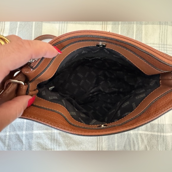 Roots Tan Leather Crossbody Bag - Picture 6 of 12